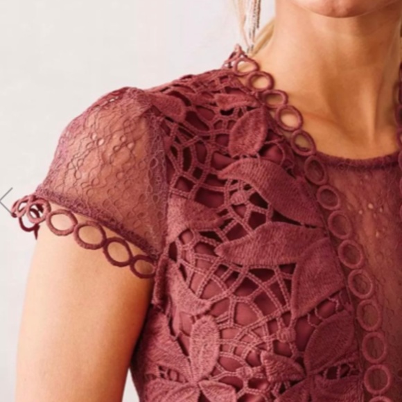 Buckle Crochet Floral Top - Picture 3 of 6